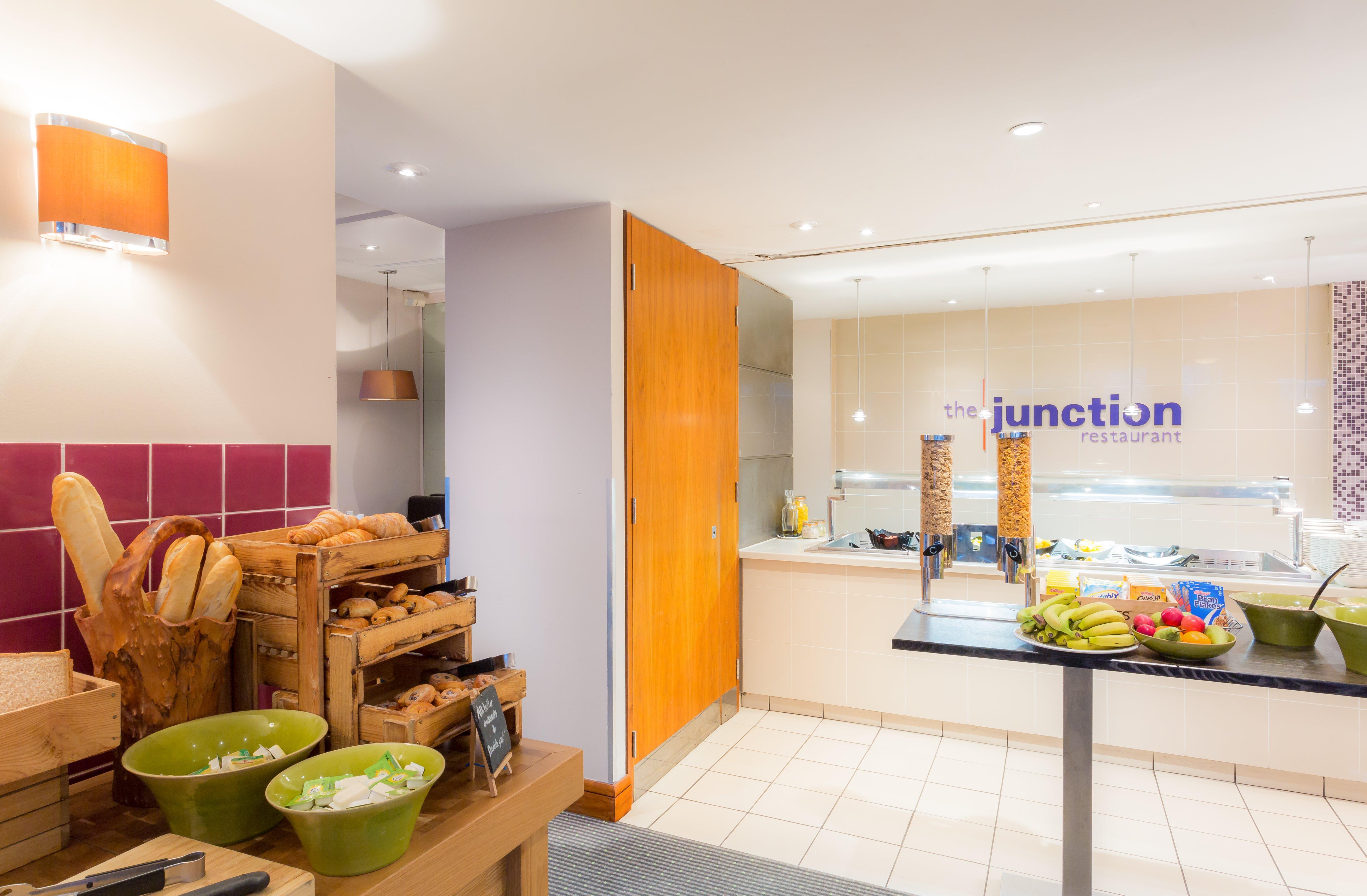 Girton  Holiday Inn Cambridge By Ihg מראה חיצוני תמונה