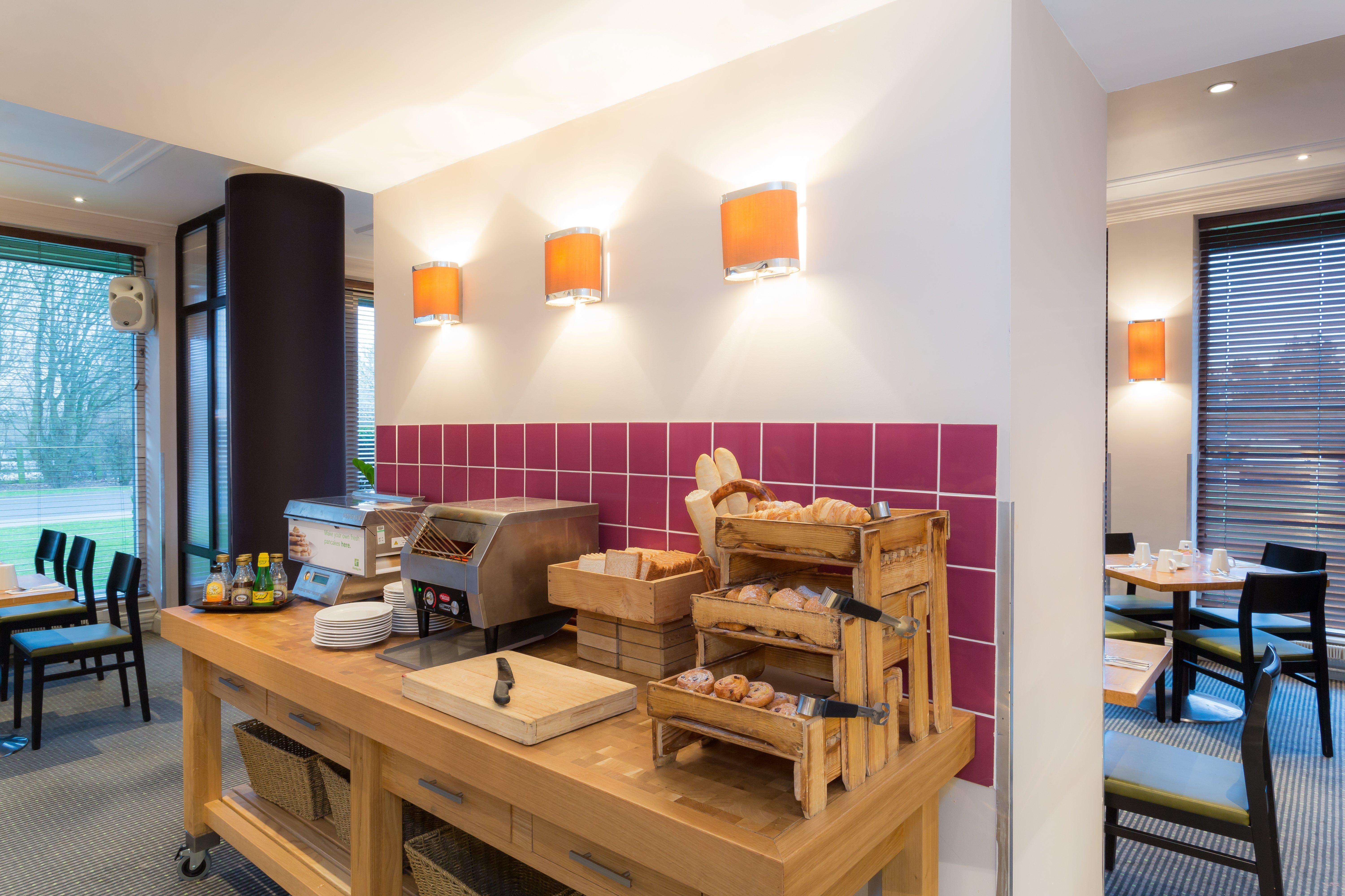 Girton  Holiday Inn Cambridge By Ihg מראה חיצוני תמונה